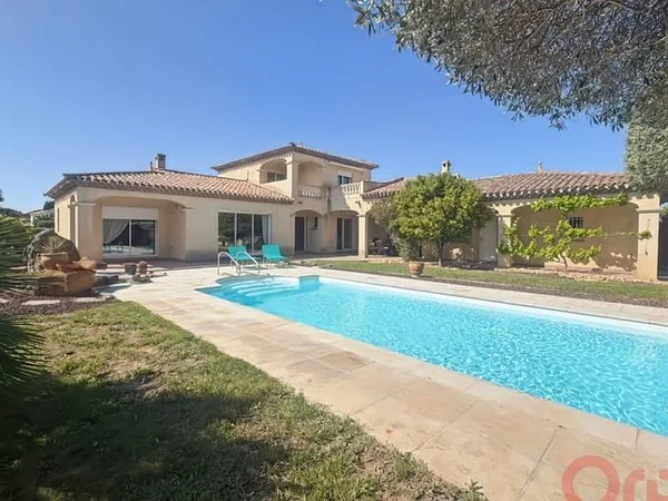 Maison 5 pièces 180 m²