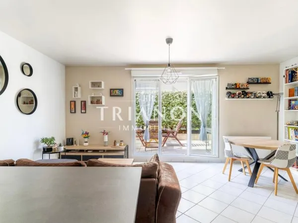 RARE : APPARTEMENT JARDIN DE 200m² – GARE À PIED