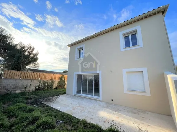A LOUER VENASQUE ROUTE DE CARPENTRAS - VILLA RECENTE T4 AVEC JARDIN ET GARAGE