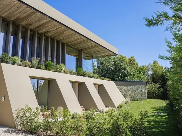 Mougins - Location longue durée | Villa contemporaine, 4 suites, piscine chauffée & vue sur le Vieux