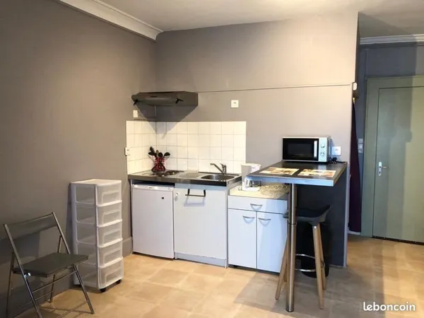 Studio semi-meublé