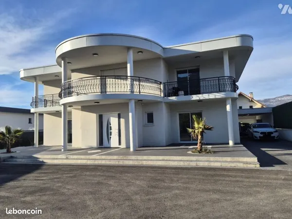Maison 7 pièces 276 m²