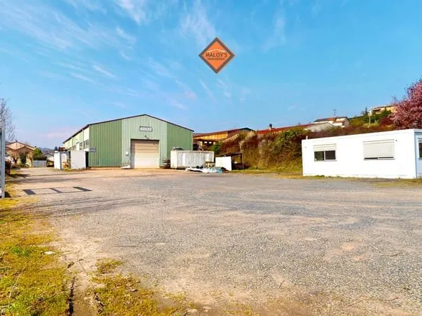 Vente local d'activité 693m2 sur 3460m2 de terrain plat