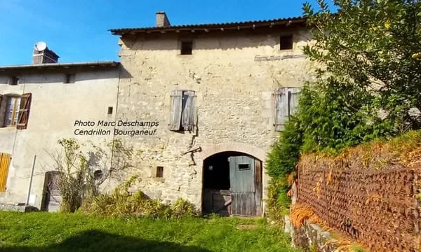 Pour les amateurs d'histoire : maison datée 1694 et grange,