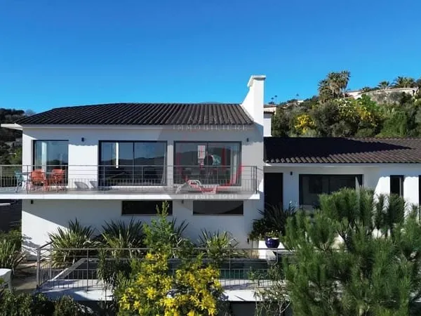 VUE MER POUR CETTE VILLA CONTEMPORAINE