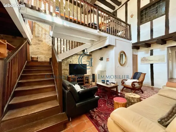 Maison 5 pièces 246 m²