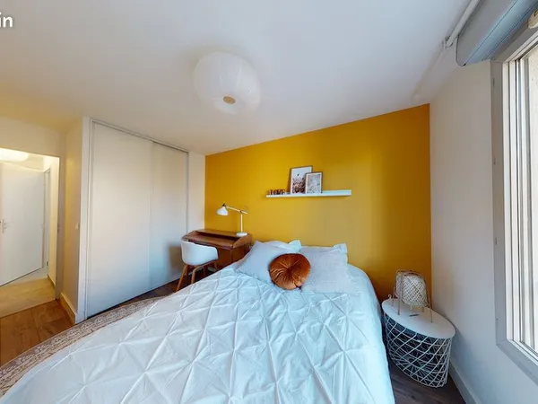 Chambre 6 pièces 90 m²