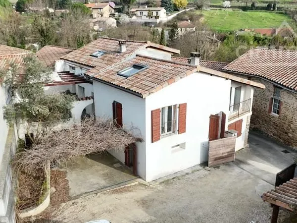 Charmante maison en pierre avec terrasse, garage et cave - 96,51 m²