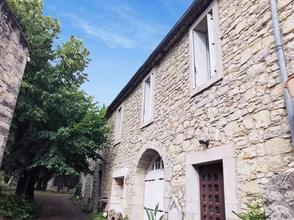 Exclu Les Matelles! Propriété 13 pièces sur 1040 m² de terrain boisé