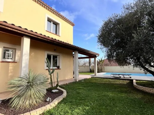 Superbe maison T5/6 avec un jardin arboré, grand garage et