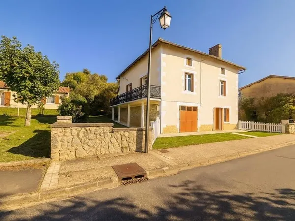 Maison Vente Alloue 6p 149m² 125000€