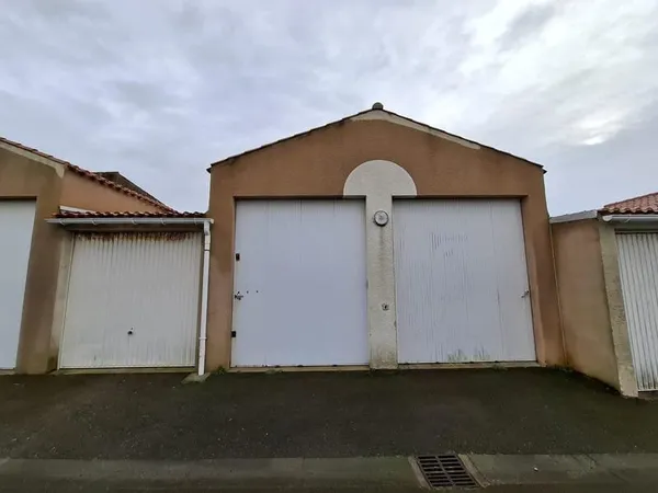 Grand garage proche gare