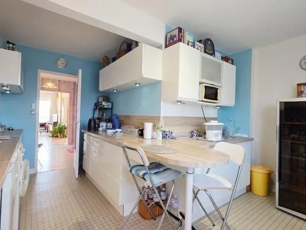 BOURGES APPARTEMENT DE 86.1M² 4 PIECES BALCONS ASCENSEUR PARKING