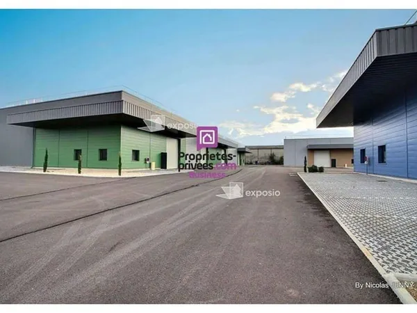 Entrepôt 635 m²
