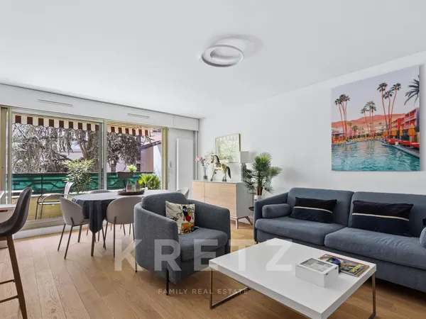Appartement lumineux entièrement rénové à quelques pas des commerces, des transports et du bois