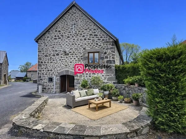 Maison de caractère en pierre 6 pièces de 300 m2 sur terrain 344 m2