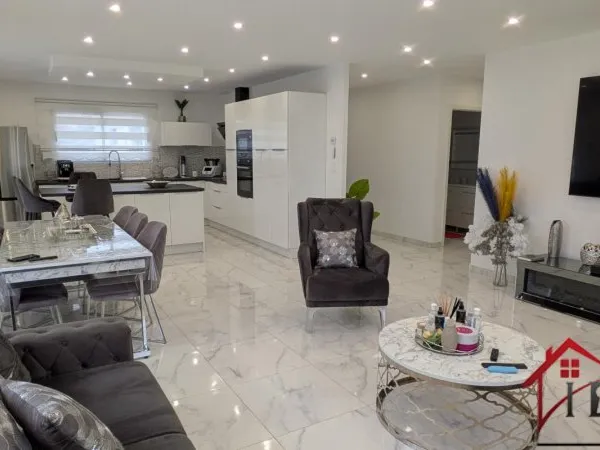 Maison individuelle, 6 Chambres, DPE A+, Piscine Pompe à Cha