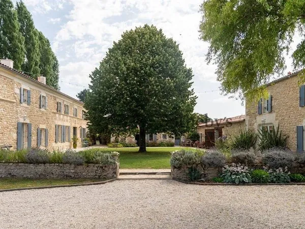 Maison 12 pièces 450 m²