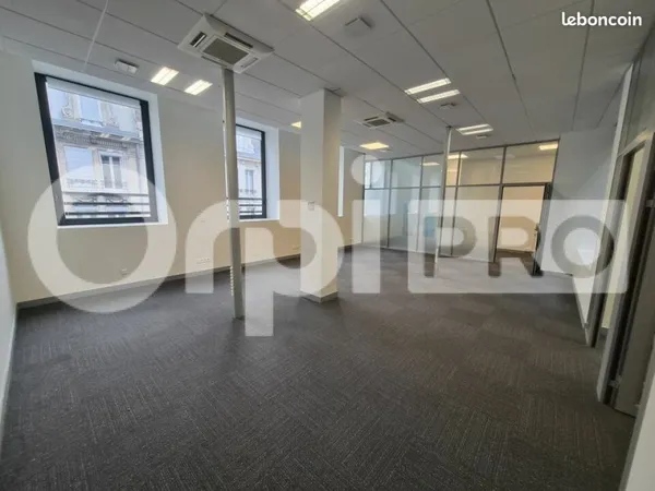 Bureau 131 m²