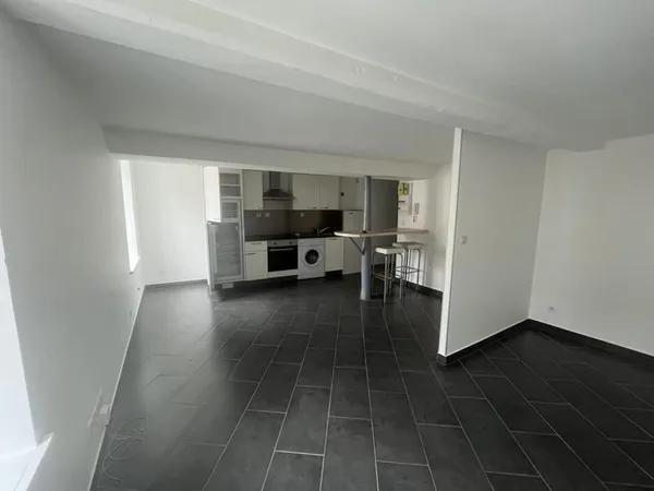 MONTBRISON - APPARTEMENT STUDIO
