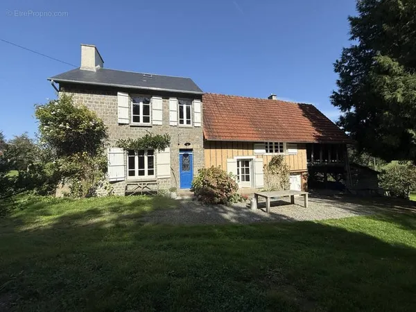 Charmante propriété sur 7 800 m2 de terrain aux Cresnays
