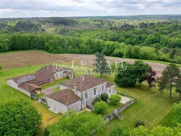 Maison 30 pièces 720 m²