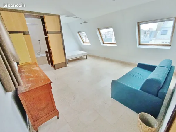 PARIS 8e - 36,5m² - DERNIER ÉTAGE - ASCENSEUR - LUMINEUX - VUE DÉGAGÉE