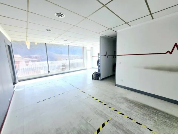 Local commercial 112 m²