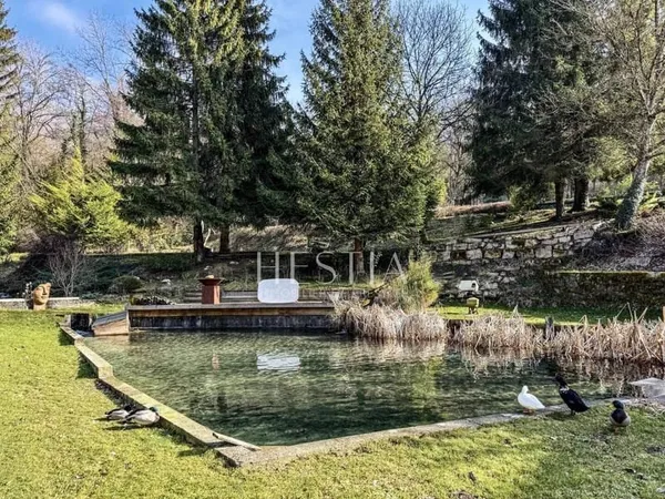 Maison 8 pièces 260 m²