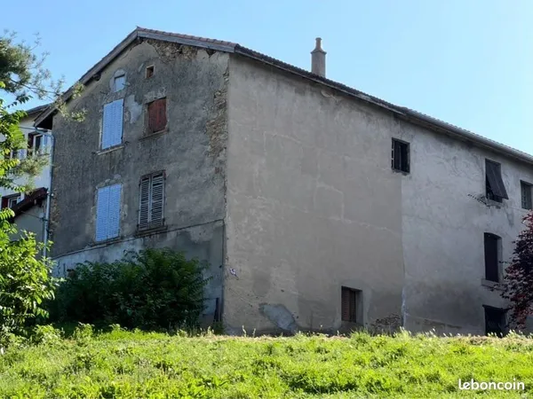 Maison 3 niveaux 130 m² avec jardin 250 m2 - À rénover - Haut de Thiers