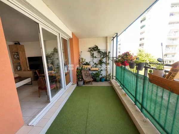 VILLEURBANNE / LIMITE LYON 6  T3 de 68 m2 avec Balcon-Garage