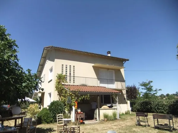 Maison avec piscine au calme proche de Simorre