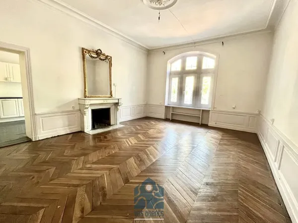 Hôtel particulier sur 3 niveaux avec terrasse