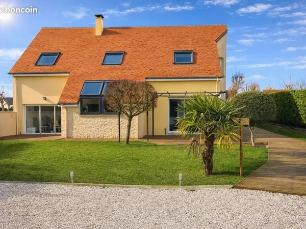 Maison familiale avec dépendance et sans vis-à-vis - 180 m² - Terrain 878 m²