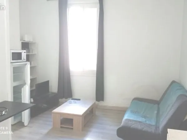 STUDIO MEUBLE 19 m² HYPERCENTRE 370 euros cc avec WIFI