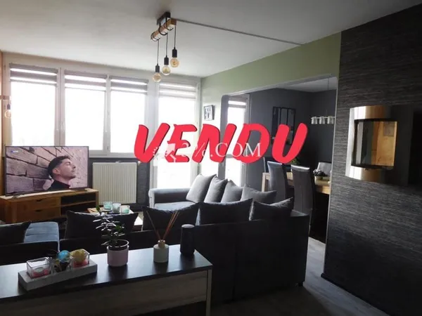 Impeccable appartement T2 possible T3 . Véritable coup de coe