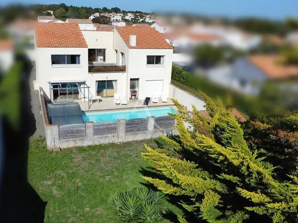 Maison 9 pièces 204 m²