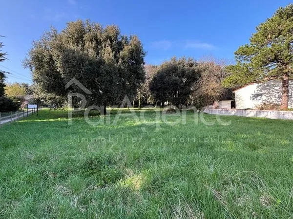 Terrain constructible Beau potentiel Meschers-sur-Girond