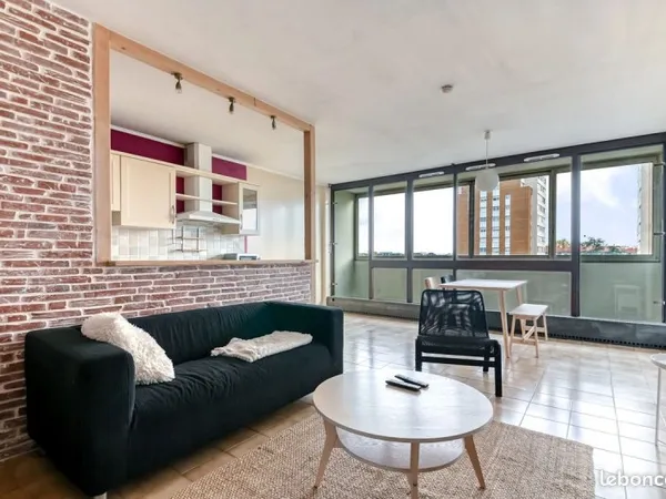 Grand T5 Meublé de 4 Chambres - Villeurbanne (Métro Laurent Bonnevay)