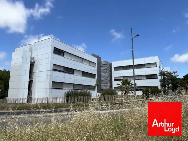 Bureaux 646 m²