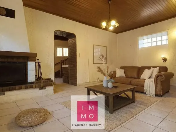 CHARMANTE MAISON T3 SUR DEUX NIVEAUX AVEC GARAGE 20 M² ET DES COMBLES DE 56 M² !