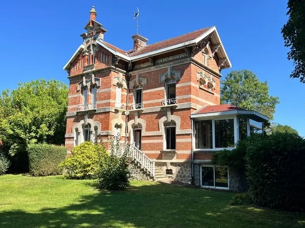 Maison 10 pièces 235 m²