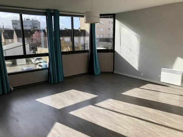 APPARTEMENT F2 CENTRE VILLE LA FERTE BERNARD