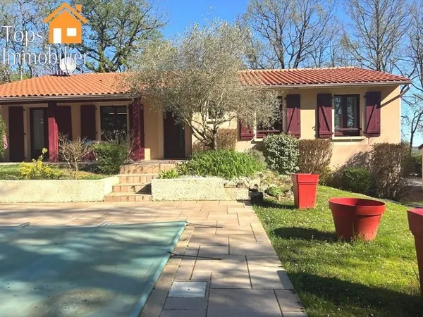 Charmante maison de plain-pied 150 m² avec piscine chauffée sur parc arboré de 2 500 m²
