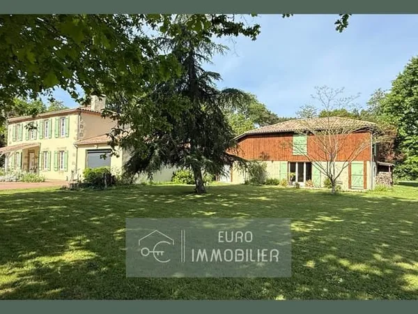 CAZALIS - PROPRIÉTÉ 2 LOGEMENTS - GARAGE - 6 CHAMBRES - TERRAI