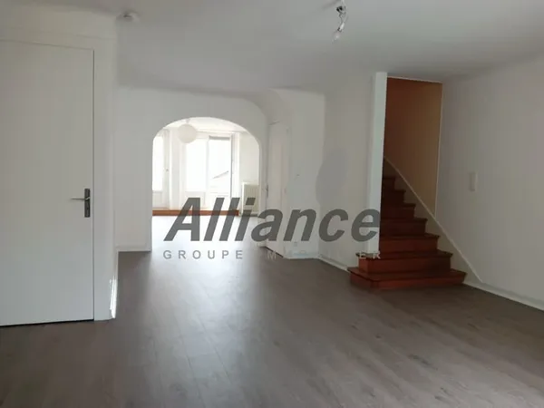 Appartement 119 m2 , proche centre ville , 1 er étage en duplex