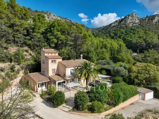 Propriété 10 pièces 222 m²
