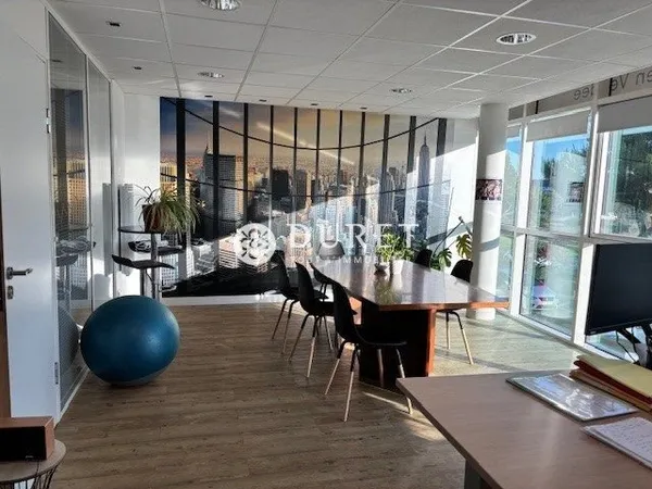 Bureaux 66 m²