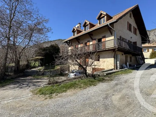 Maison 11 pièces 248 m²