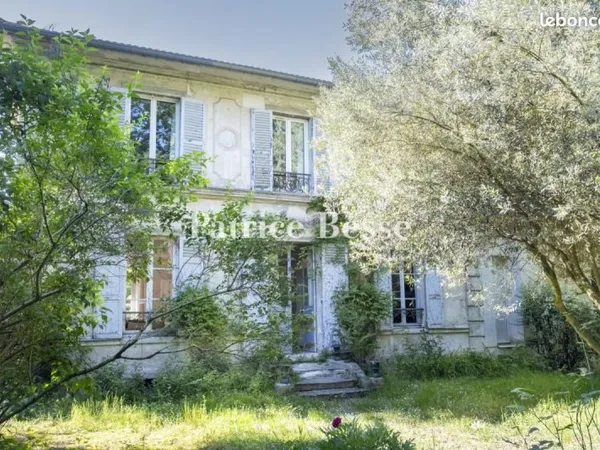 Maison 10 pièces 235 m²